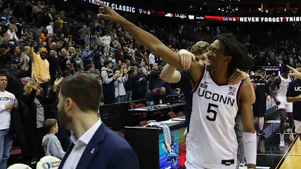2021_12_11UCLAUConnWBB066.0